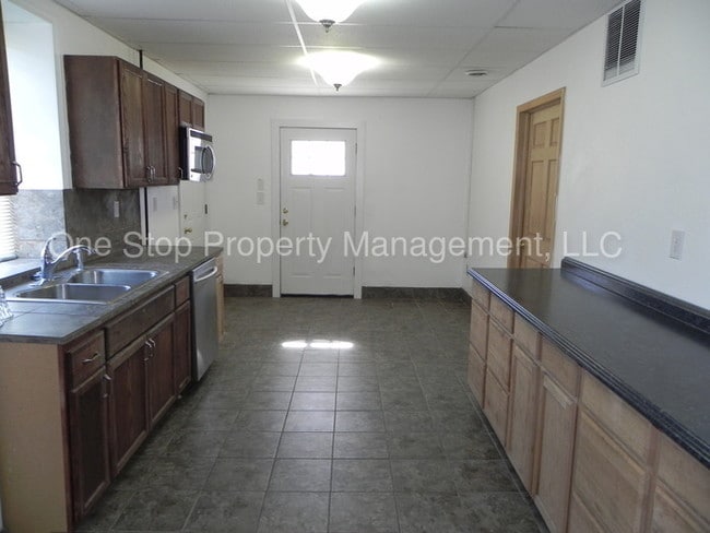 Building Photo - 2304 Englewood Ct