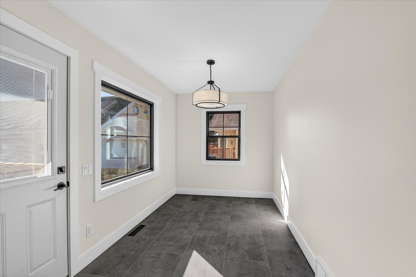 Building Photo - 305 N Shuman St