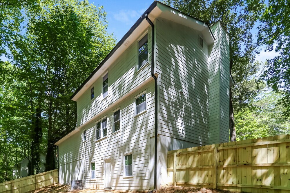Building Photo - 275 Oak St