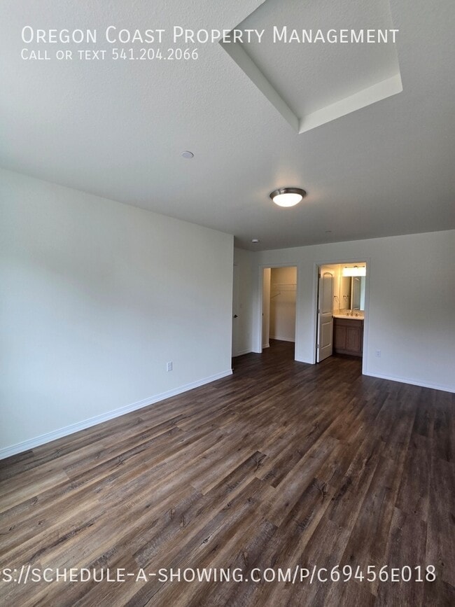 Building Photo - 4822 SW 48th Ct