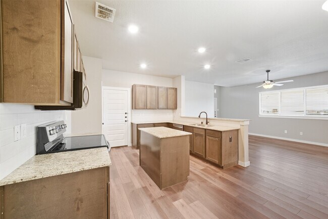 Building Photo - 9709 Grosbeak Ln