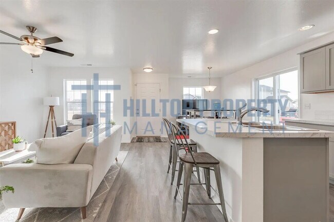 Building Photo - 3 Bed 2 1/2 Bath