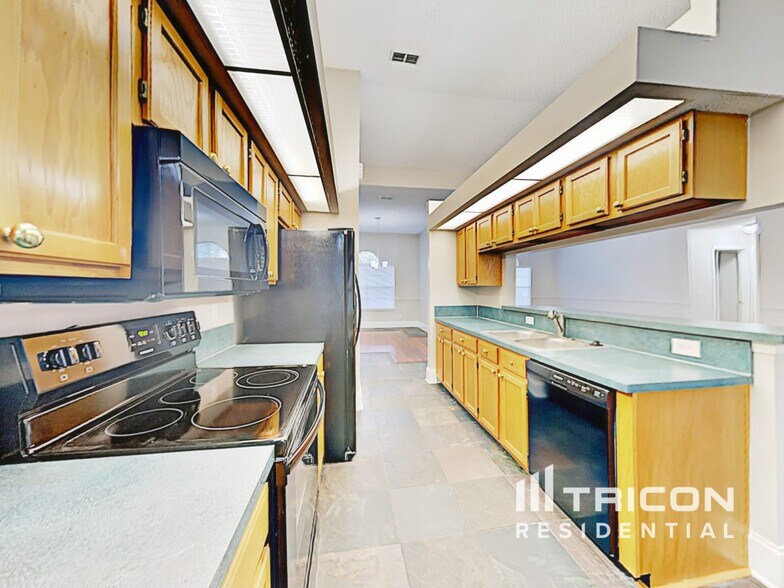 Building Photo - 477 Federal Hill Rd