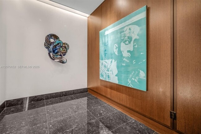 Building Photo - 200 Biscayne Blvd Way