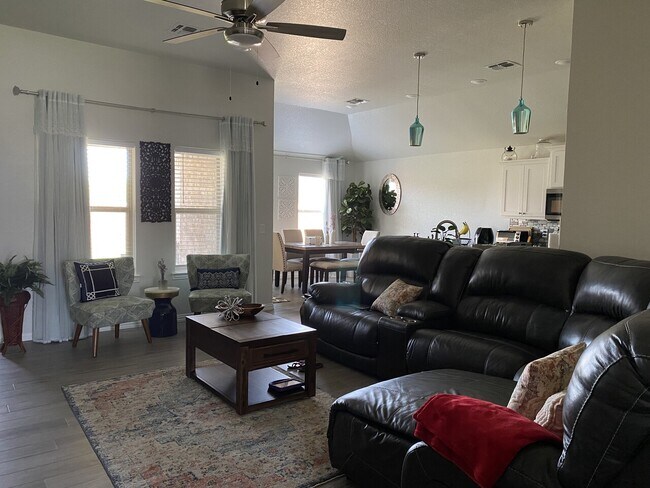 Building Photo - 5031 Olivia
