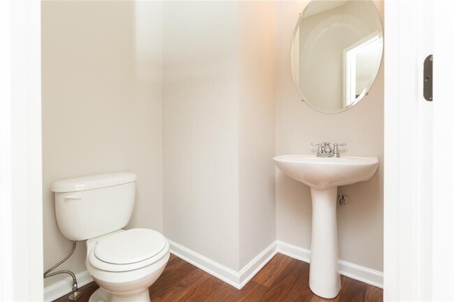 Building Photo - 860 Riverdance Dr NW