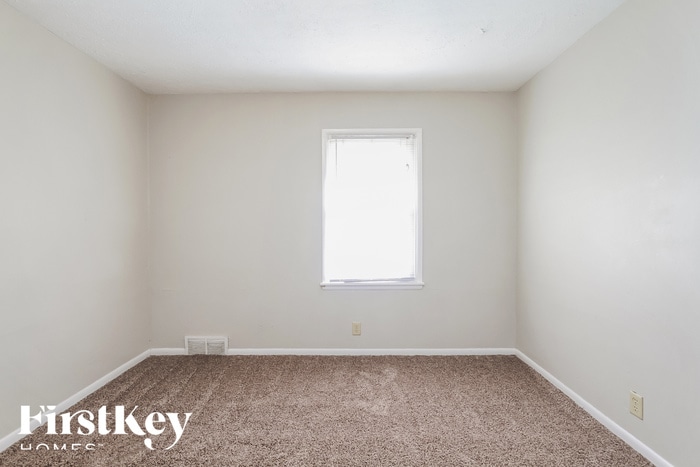 Building Photo - 2113 Mayfair Dr