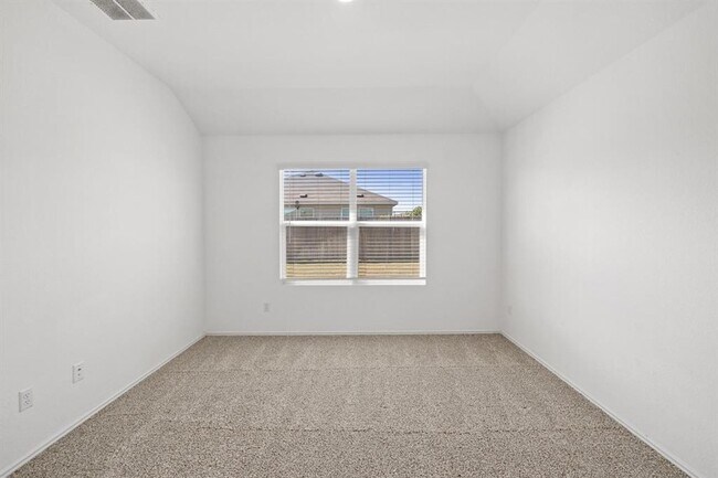 Building Photo - 215 Silver Springs Bend
