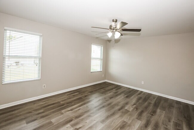 Building Photo - 10012 Portaferry Dr