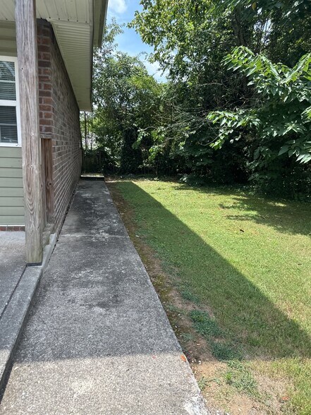 Building Photo - 1207 Holly Ave