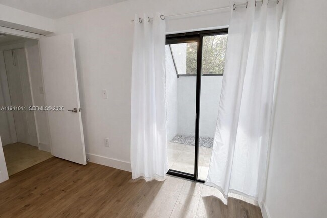 Building Photo - 3552 Magellan Cir