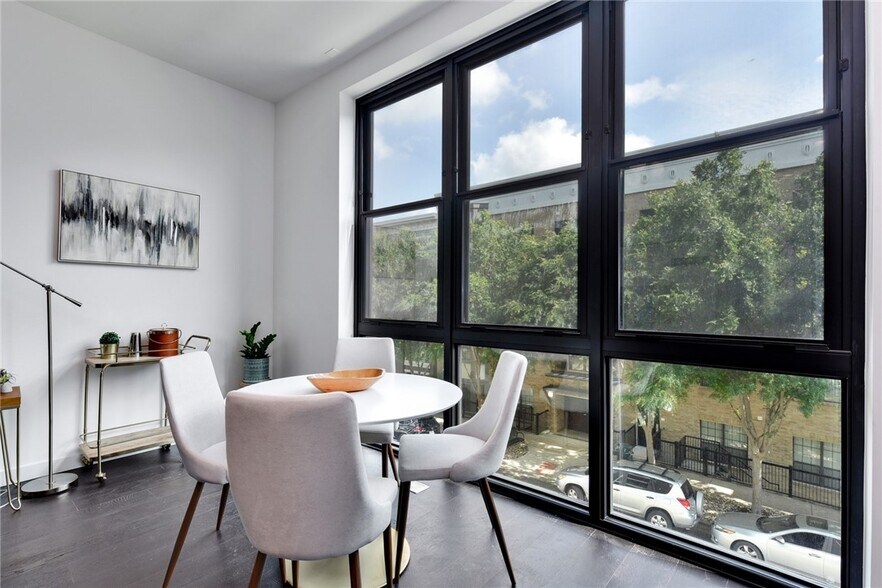 Building Photo - 800 Embassy Dr