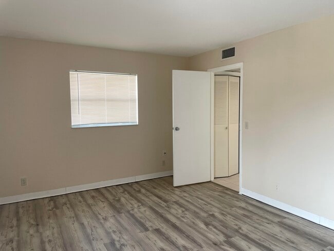 Building Photo - 659 Brittany Ct