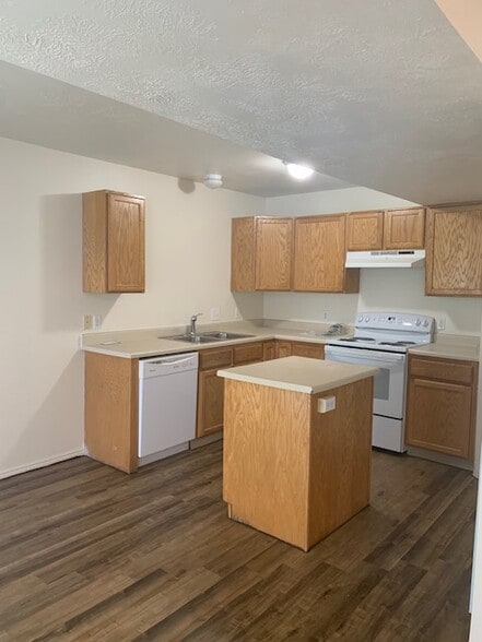 Kitchen - 593 S 430 W