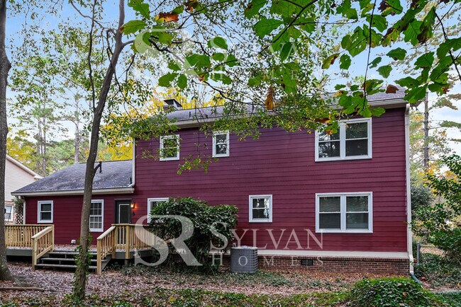 Building Photo - Fall in love with this beautiful 3 bedroom, 2.5 bathroom home