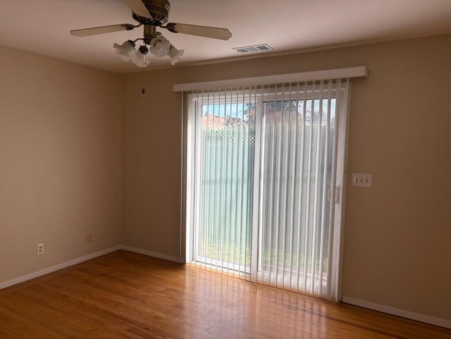 Building Photo - 616 Manzanita Ave