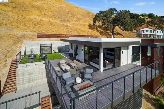 Building Photo - 297 Las Quebradas