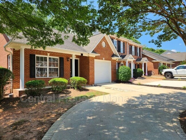 Building Photo - 303 Rexford Dr