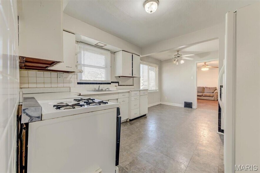 Building Photo - 5736 Gaylord Dr
