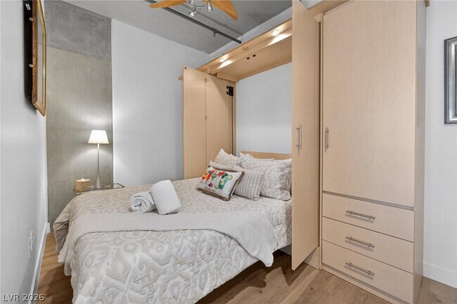 Building Photo - 353 E Bonneville Ave