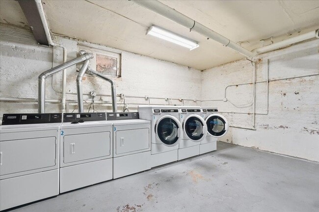 Building Photo - 6035 JFK Blvd E