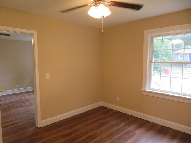 Building Photo - Newly renovated and updated home in Historic Petersburg.