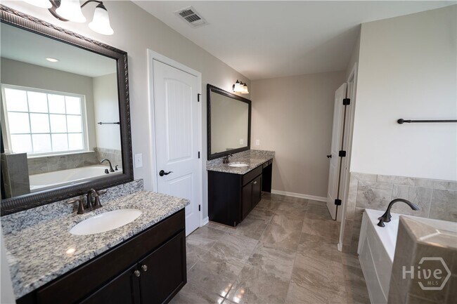 Building Photo - 123 Grimsby Rd