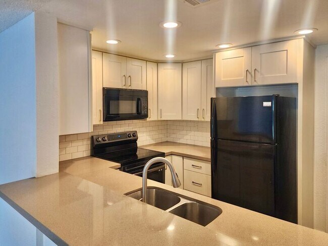 Building Photo - 5151 Walnut Ave