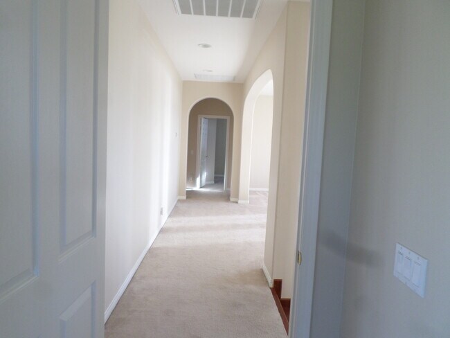 Building Photo - Gorgeous 4 bedroom 2.5 bath Temecula Home ...