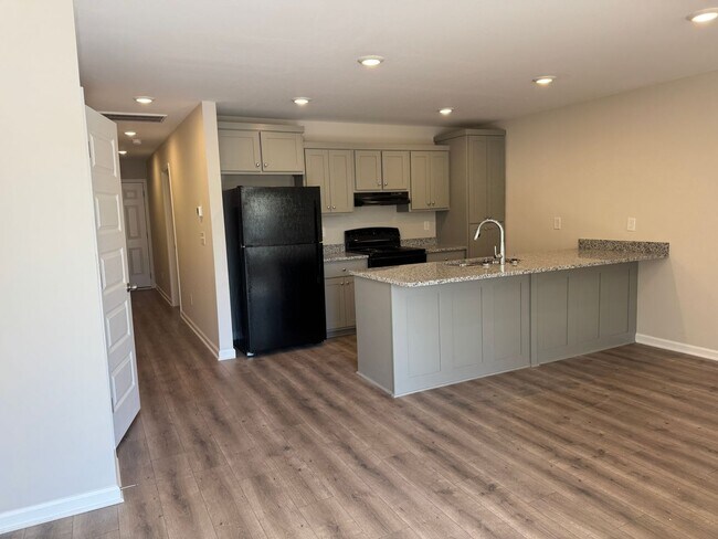 Building Photo - 205 Mountaindale Dr