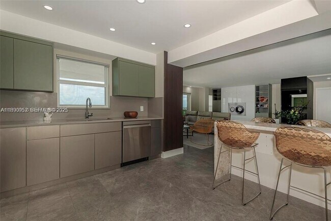 Building Photo - 3900 Galt Ocean Dr