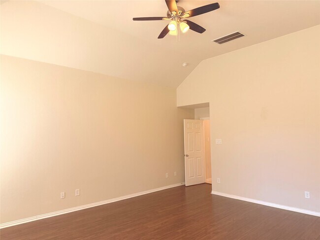 Building Photo - 29015 Davenport Dr