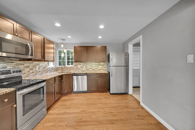 Building Photo - $2,225.00, 2-bed, 1-bath located in Denver.
