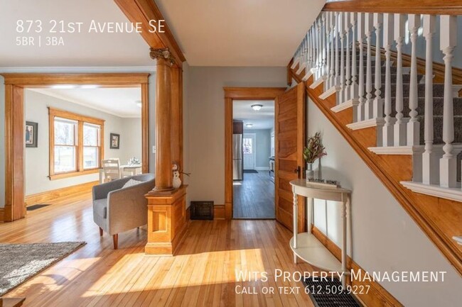 Building Photo - Incredible 5 bed 3 Bath in SE MPLS availab...