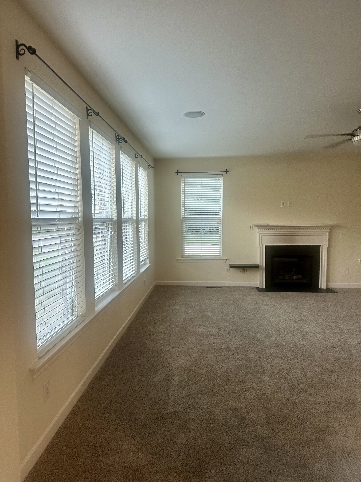 Building Photo - 402 Valley Spring Dr