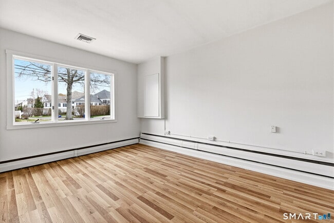 Building Photo - 100 Shorefront Park