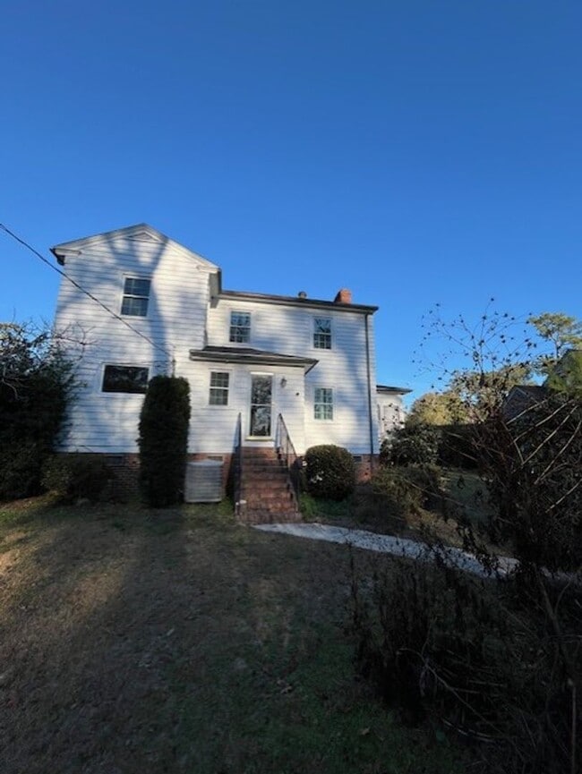 Building Photo - Beautifully Updated House in Forest Hills!