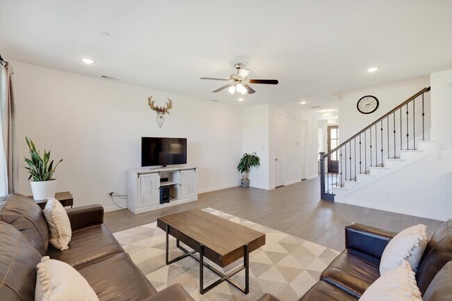 Building Photo - 205 Somerset Dr