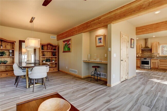 Building Photo - 136 Gail Ln