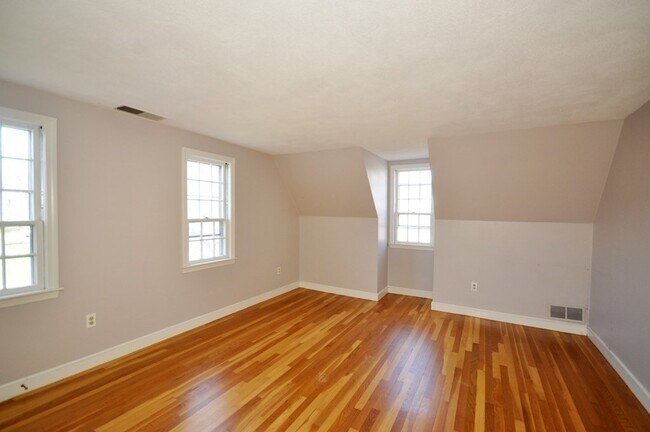 Building Photo - 15 Seaborn Pl