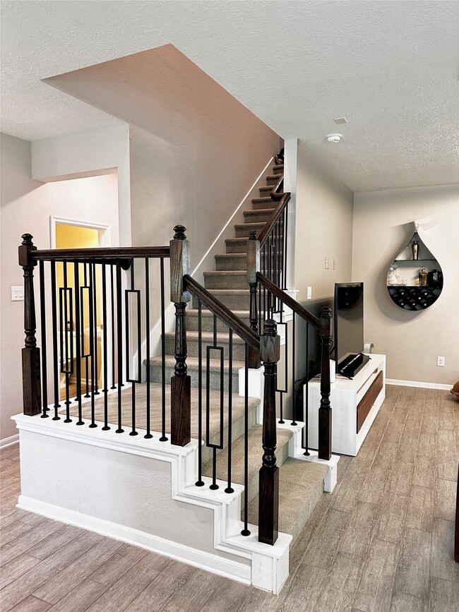 Building Photo - 15811 Copper Oak Ln