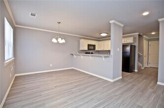 Building Photo - 4 Bed 4.5 Bath Townhouse just mins away from the University!