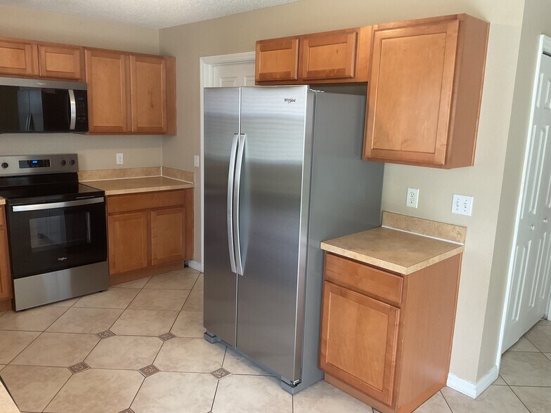 Building Photo - 1888 Vale Dr