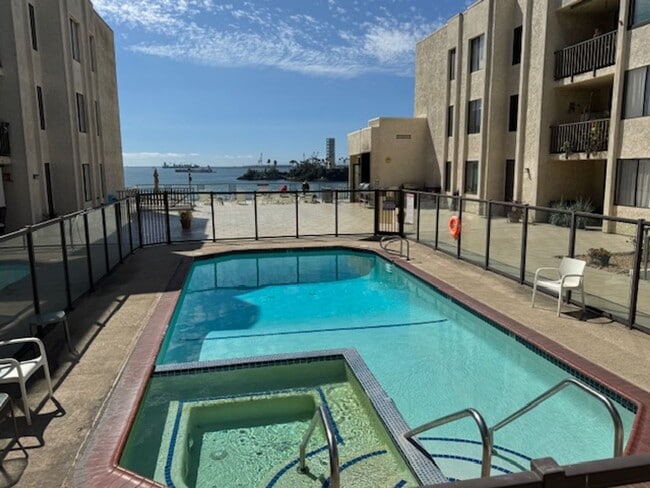 Building Photo - Steps from Alamitos Beach! Modern 1 bed 1 ...