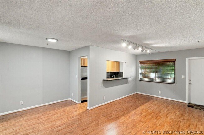 Building Photo - 2110 NE 39th St