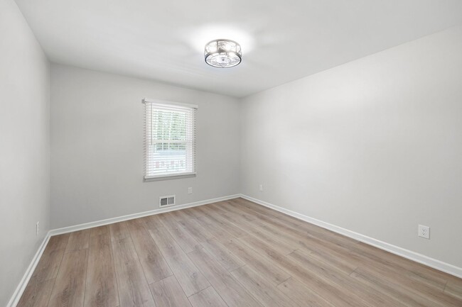 Building Photo - Beautifully Renovated Ranch in Marietta