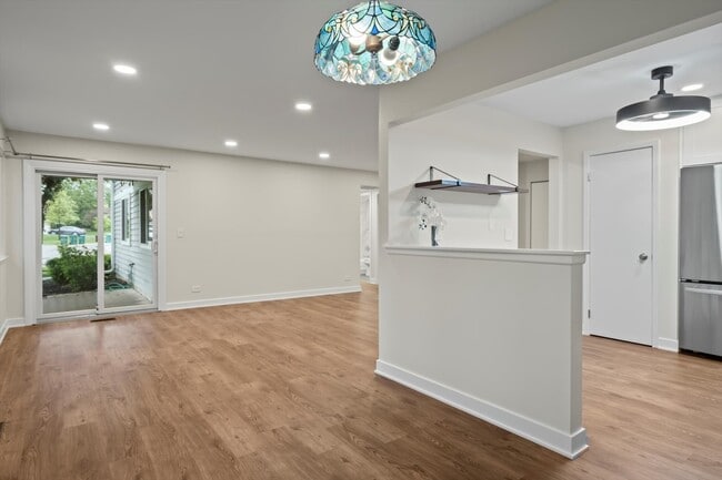 Building Photo - 251 Appletree Ct