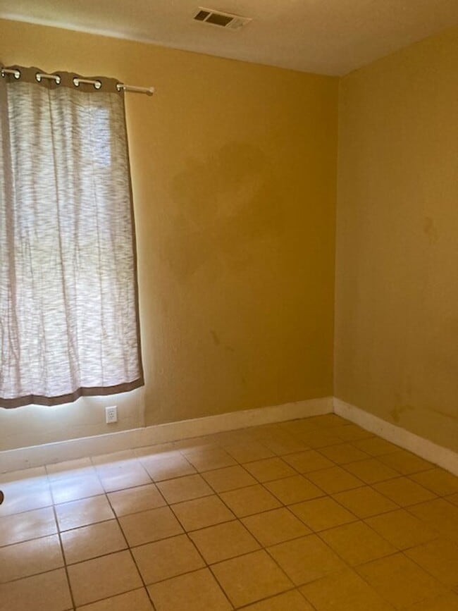 Building Photo - Gulfport 2 Bedroom