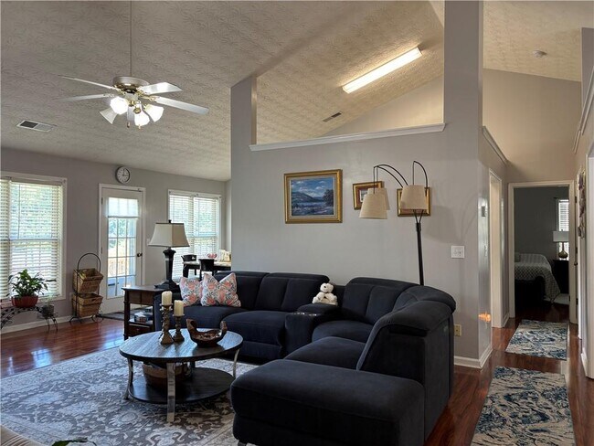 Building Photo - 3310 McEver Park Cir
