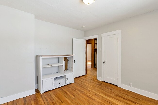 Building Photo - Charming 3 Bedroom Bungalow in West Valley